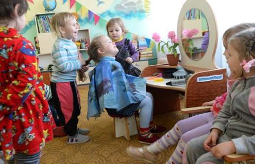 Загородные резиденции чиновников предложили отдать под детские сады