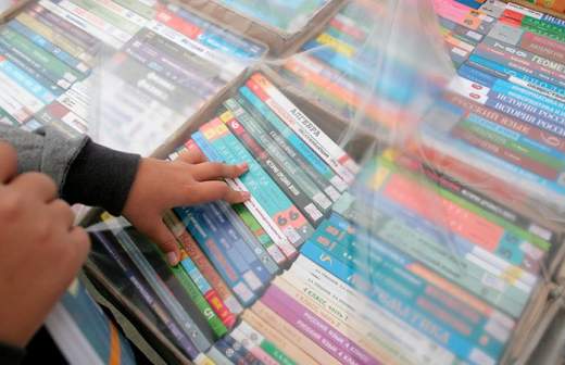 Из-за бюрократизма школы лишились необходимых учебников