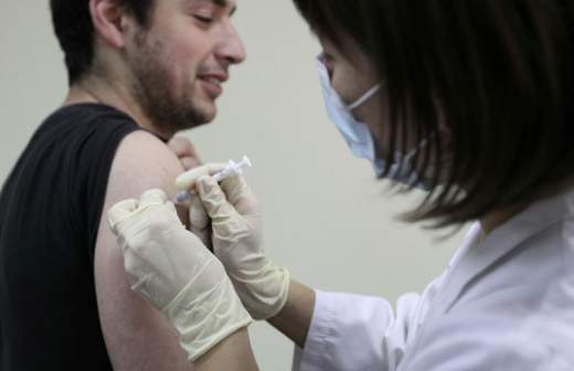 Почти 90% россиян осенью отказались делать прививки от гриппа  