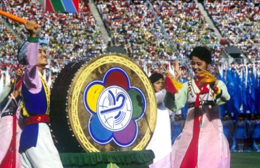 На эмблеме Всемирного фестиваля молодежи вновь может появиться голубь