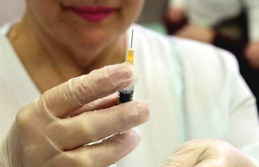 Каждое пятое осложнение от прививок — на совести медиков