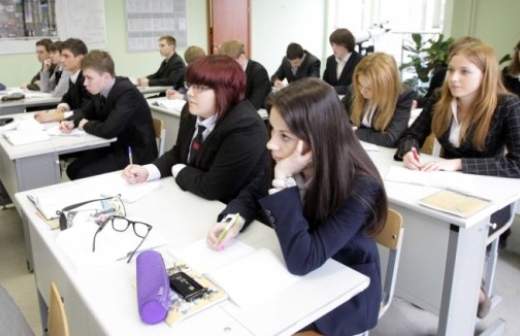 Родители детей на домашнем обучении требуют компенсаций от школ