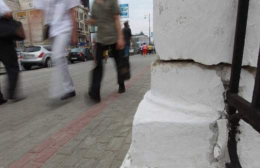 Тротуарная плитка не жалеет исторические памятники