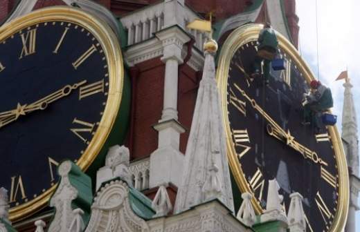 «Единая Россия» получила одобрение Кремля на перевод стрелок