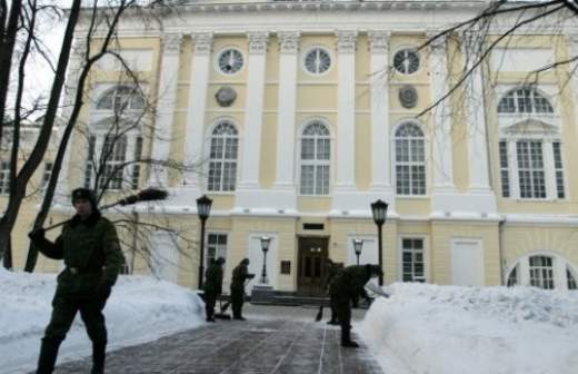 Семьям военных вернули право лечиться в госпиталях