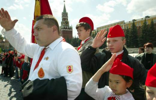 КПРФ впервые примет в пионеры подростков из Украины и Белоруссии