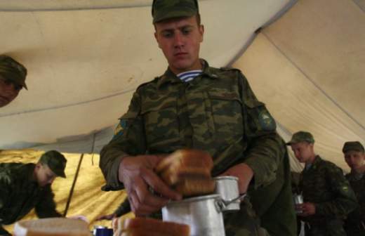 На Минобороны подали жалобу за сухпайки