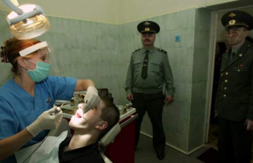 ФСИН просят допустить в изоляторы платную медицину