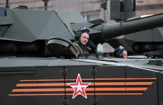 Экипаж «Арматы» получит наушники с шумоподавлением