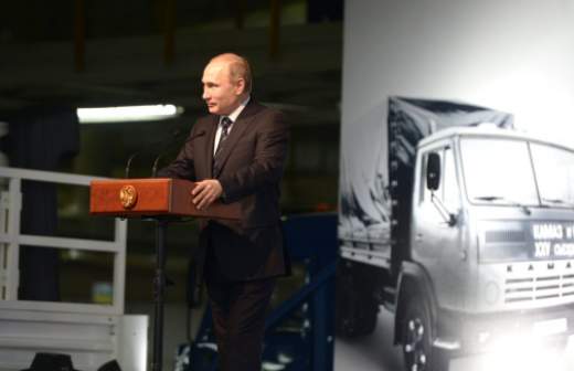 Путин пообещал господдержку КамАЗу