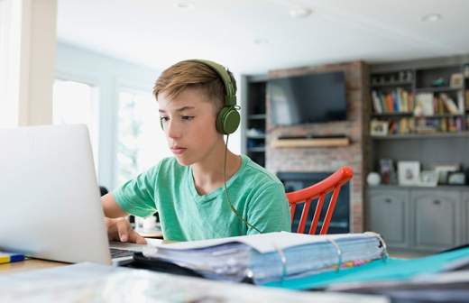 Детям до 14 лет хотят запретить соцсети