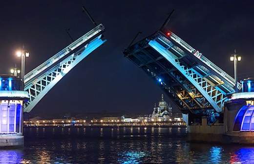 Росту турпотока в Петербург мешают отельеры