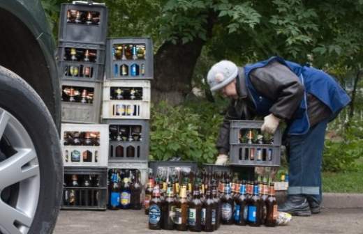 Производителей и сети обяжут выкупать пустые бутылки у граждан