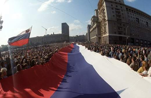 Три цвета: 25 лет со дня третьего рождения российского флага 