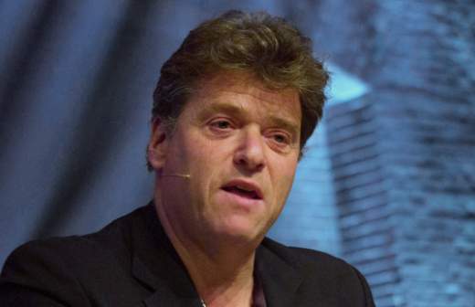 «Интернет привел к отчуждению и сформировал культуру селфи»