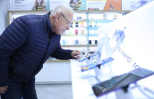 ER1 5215 самсунг телефон который гнется