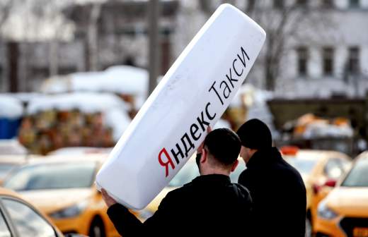 цифровой профиль таксиста в москве что это такое. MAY 6975. цифровой профиль таксиста в москве что это такое фото. цифровой профиль таксиста в москве что это такое-MAY 6975. картинка цифровой профиль таксиста в москве что это такое. картинка MAY 6975. С 1 августа в столице начнет действовать система цифровых профилей водителей такси. Таксопарки и агрегаторы такси смогут передавать заказы только тем, у кого есть личный идентификатор. Это позволит компаниям-перевозчикам и диспетчерским службам следить за рейтингом шоферов, видеть, есть ли у водителя переработки, а также не пускать за руль тех, кто не имеет права работать в такси. Среди них — люди, которые имеют стаж вождения менее трех лет и/или не имеют разрешение на перевозку пассажиров, выданное в Москве или Московской области, а также шоферы, не прошедшие медицинский осмотр и технический осмотр автомобиля перед выходом на смену.