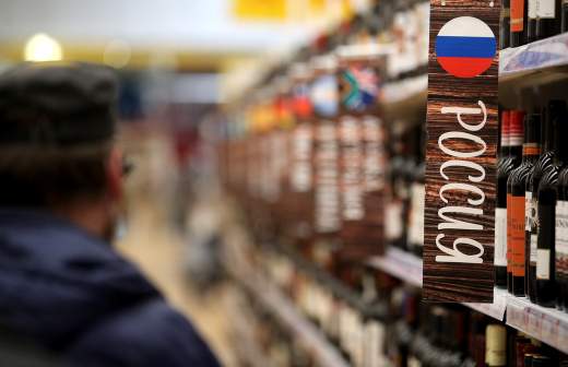 с какого возраста можно употреблять алкоголь в россии по закону в 2020. ZB 4700.JPG. с какого возраста можно употреблять алкоголь в россии по закону в 2020 фото. с какого возраста можно употреблять алкоголь в россии по закону в 2020-ZB 4700.JPG. картинка с какого возраста можно употреблять алкоголь в россии по закону в 2020. картинка ZB 4700.JPG. Соответствующий законопроект, разработанный группой депутатов во главе с Шамсаилом Саралиевым, внесен в Госдуму. Документом предлагается уточнить подп. 11 п. 2 ст. 16 Федерального закона от 22 ноября 1995 г. № 171-ФЗ "О государственном регулировании производства и оборота этилового спирта, алкогольной и спиртосодержащей продукции и об ограничении потребления (распития) алкогольной продукции" (далее – Закон № 171-ФЗ), запрещающий продажу алкоголя несовершеннолетним.