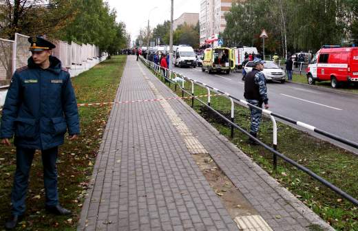 Сделать из двух фото одно