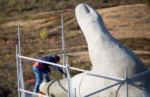 Федорищев уволил главу Кинельского района из-за находящегося в плохом состоянии памятника ВОВ Федорищев уволил главу Кинельского района из-за находящегося в плохом состоянии памятника ВОВ