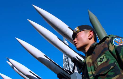 МИД: РФ обеспокоена планами США и Южной Кореи осуществлять совместное ядерное планирование