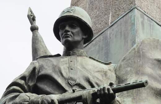 В Полтаве демонтировали замену памятнику Петру I