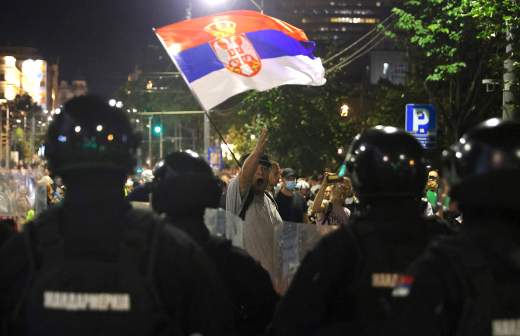Более 126 тыс. человек вышли на акции против митингов студентов в Сербии