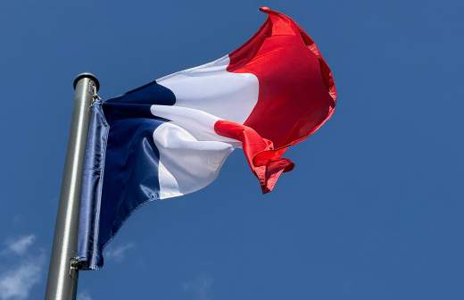 В Венгрии предрекли приход более опасных сил на смену правительству Франции