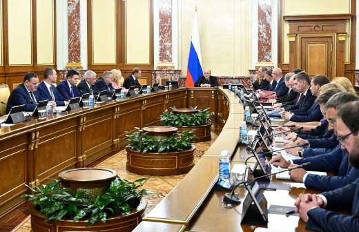 Правительство РФ намерено увеличить зарплаты бюджетников на 7,6% в 2026 году