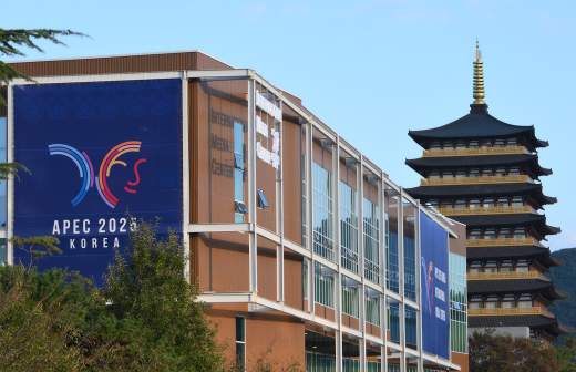 Си Цзиньпин заявил о готовности Китая и стран АТЭС поддерживать свободную торговлю Си Цзиньпин заявил о готовности Китая и стран АТЭС поддерживать свободную торговлю