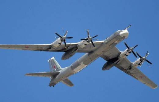 Минобороны РФ опубликовало видео полета Ту-95МС и Су-35С у Аляски