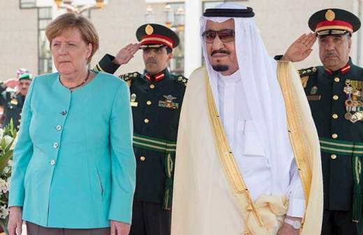 Меркель не надела головной убор во время визита в Саудовскую Аравию