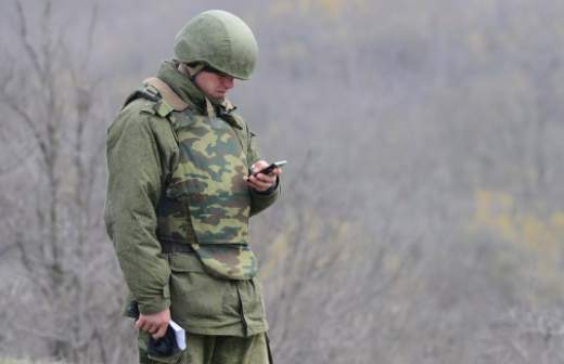 «Горячая линия» Минобороны: «iPhone у нас запрещены»