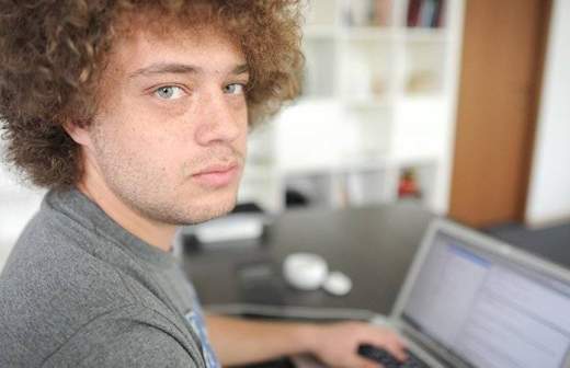 Блогера Варламова облили зеленкой второй раз за день