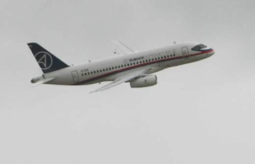 Россия обсуждает с Египтом массовую поставку самолетов SSJ-100