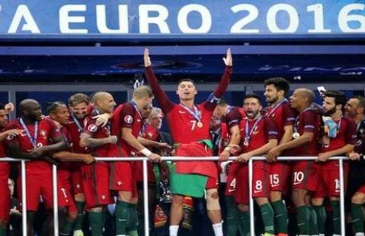 Криштиану Роналду в четвертый раз завоевал «Золотой мяч»