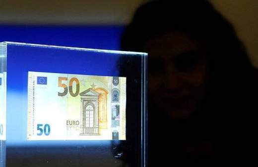 ЕЦБ ввел в оборот новые банкноты в €50 с повышенной защитой
