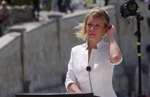 Дочь Марии Захаровой покусала собака