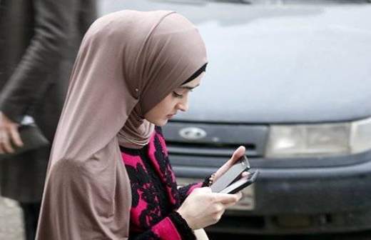 Россияне разделились поровну в оценке хиджабов в школе