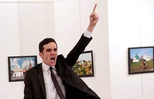 Фото убитого посла РФ стало снимком года по версии World Press Photo