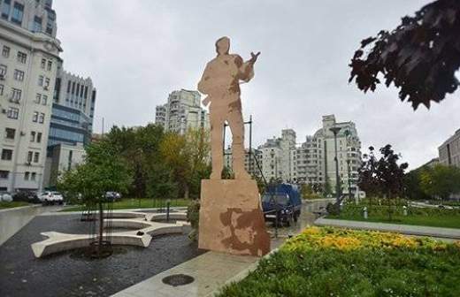 В Москве установят памятник Калашникову высотой 7,5 м