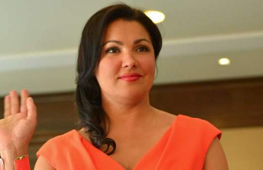 Анна Нетребко обещает спеть в Донецке после войны