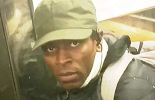 Пассажиров метро в Нью-Йорке терроризирует маньяк с мачете