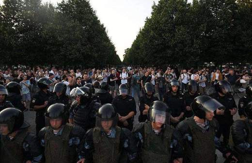 Собравшиеся на акцию протеста у здания цик требуют встречи с памфиловой