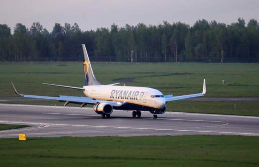 что случилось с ryanair самолетом. Смотреть фото что случилось с ryanair самолетом. Смотреть картинку что случилось с ryanair самолетом. Картинка про что случилось с ryanair самолетом. Фото что случилось с ryanair самолетом