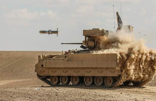 Военные США пускают снаряд из танка