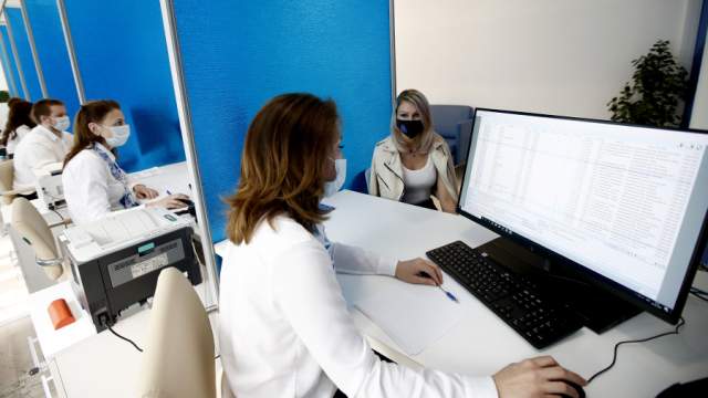 Щедрое продолжение: повышенные выплаты безработным попросили сохранить | Статьи | Известия