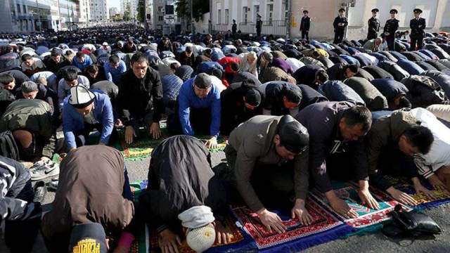 Какого числа ураза байрам в 24. Открытие мечети в казани ахмадзаки. Поздравление мусульман с рамаданом. С праздником ураза байрам. Талгат таджуддин.