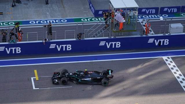 bottas pobedil na etape formuly 1