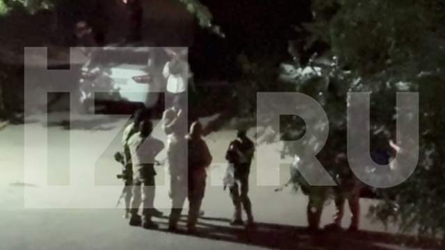 Полицейские избивают митингующих. Ютуб видео без опознавательных знаков. Время силовиков. Рыцарь на митинге. Время силовиков.
